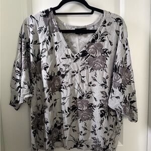 Premise Floral V-Neck Relaxed Top - Gray & Black